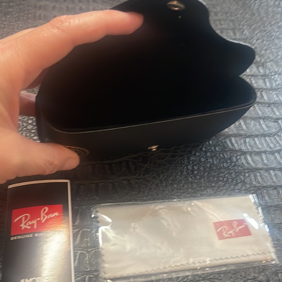 Ray Ban with Gold Frame Polarized Aviator Green Lenses  - RAY BAN 3025 - Picture 3 of 10